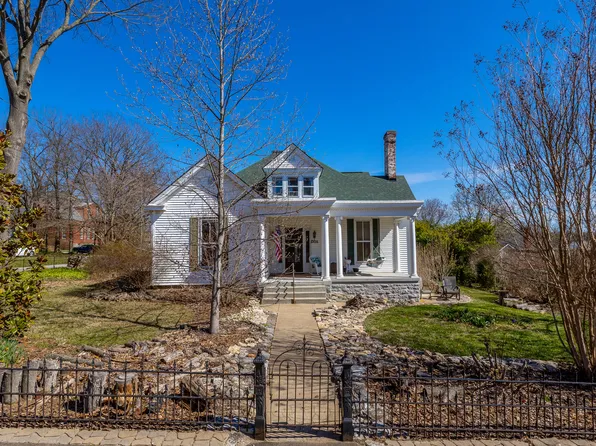 120 S Winter St, Midway, KY 40347