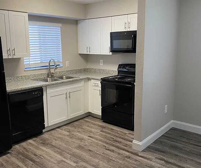 Oakbrook Village Apartments — Photo 7