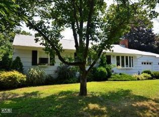 15 Arnold Ln, Norwalk, CT 06853