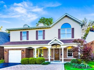 5040 Wolf Rd, Western Springs, IL 60558