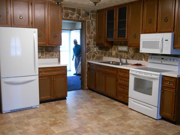 4th image of 530 Willow Dr