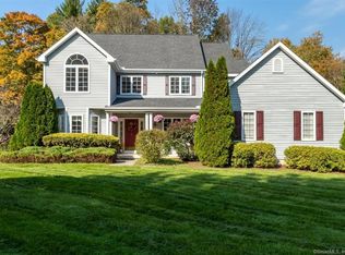 6 Thornwood Ln, Avon, CT 06001