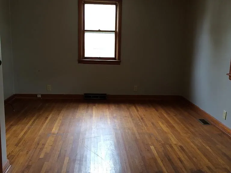 2924 Harrison Ave — Photo 5