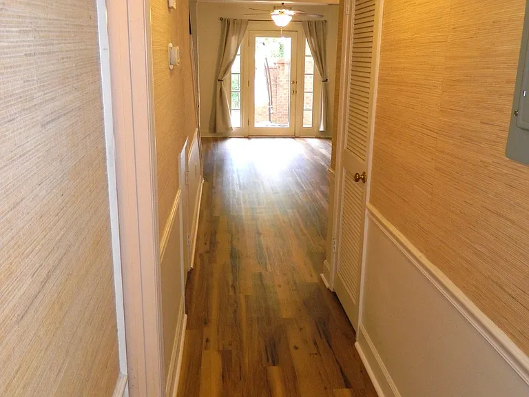 407 Folkstone Cir — Photo 7
