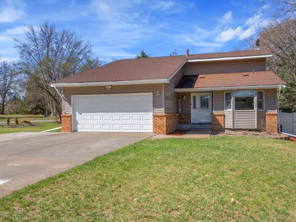 28 W Golden Lake Rd, Circle Pines, MN 55014