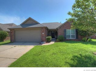 905 N Redbud St, Jenks, OK 74037
