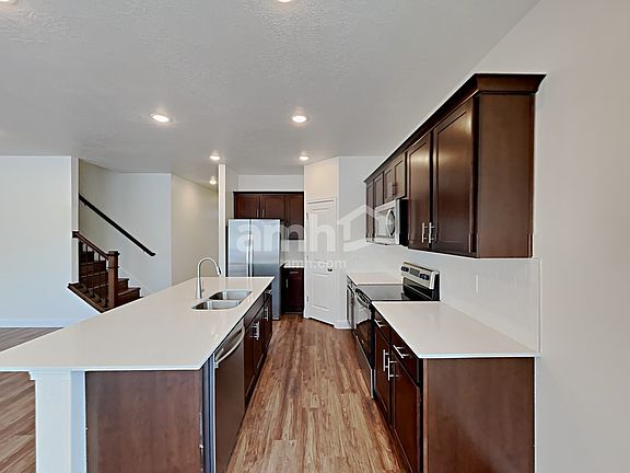 3rd image of 342 N Gibbons Ln