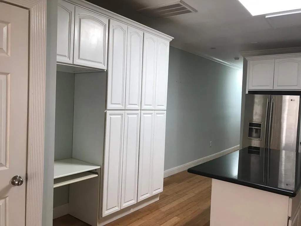 2 bed, 900 sqft, $5,900 — Photo 3