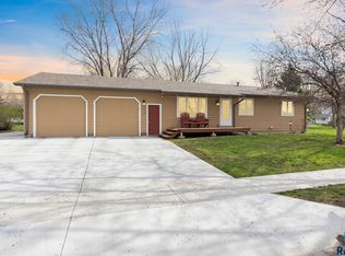5904 W Bakker Park Dr, Sioux Falls, SD 57106