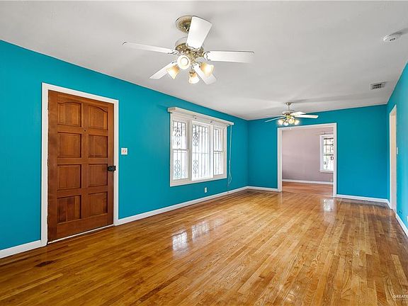 2nd image of 516 Redwood Ave