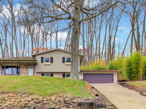 61 E Mohawk Dr, Malvern, OH 44644