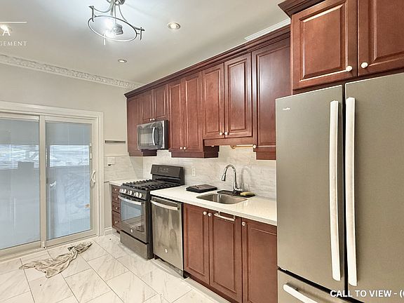 4th image of 1978 Dufferin St #1