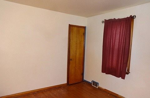 4th image of 669 Price Ave