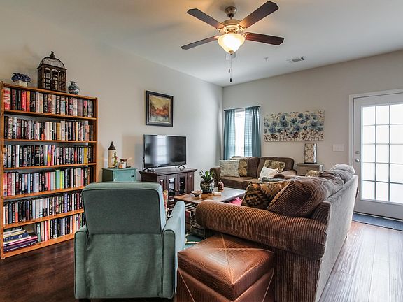 4th image of 3011 Thornbury Pl