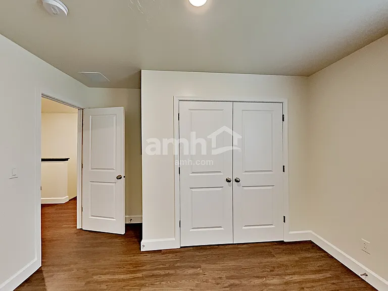 819 Grover Ct — Photo 13
