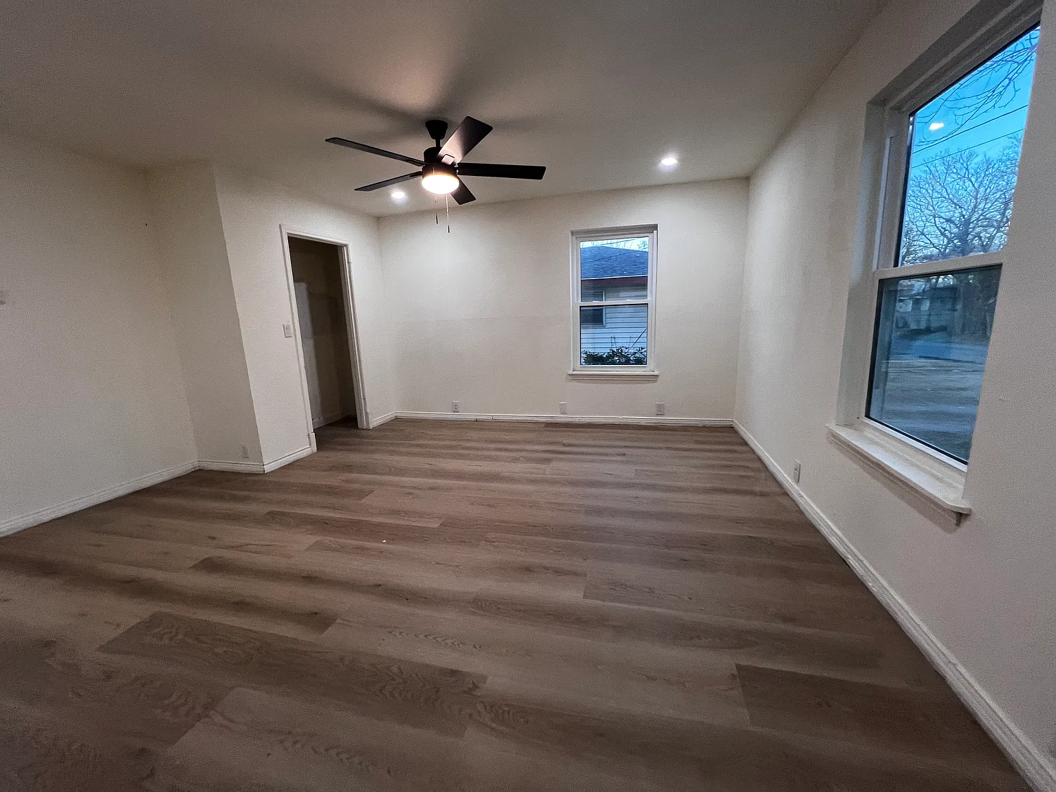 724 S Elm St — Photo 2