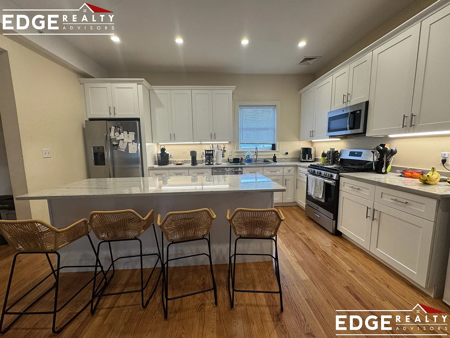 4 bed, 1400 sqft, $4,900 — Photo 1