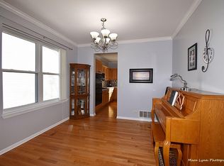 2430 Lindsay Ct, West Chicago, IL 60185