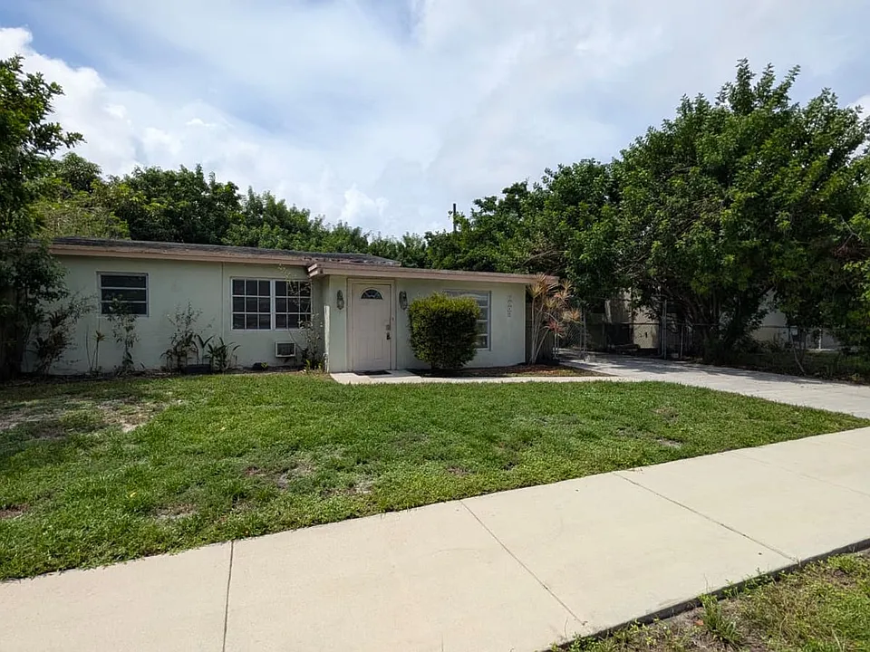 1448 NE 27th Ct