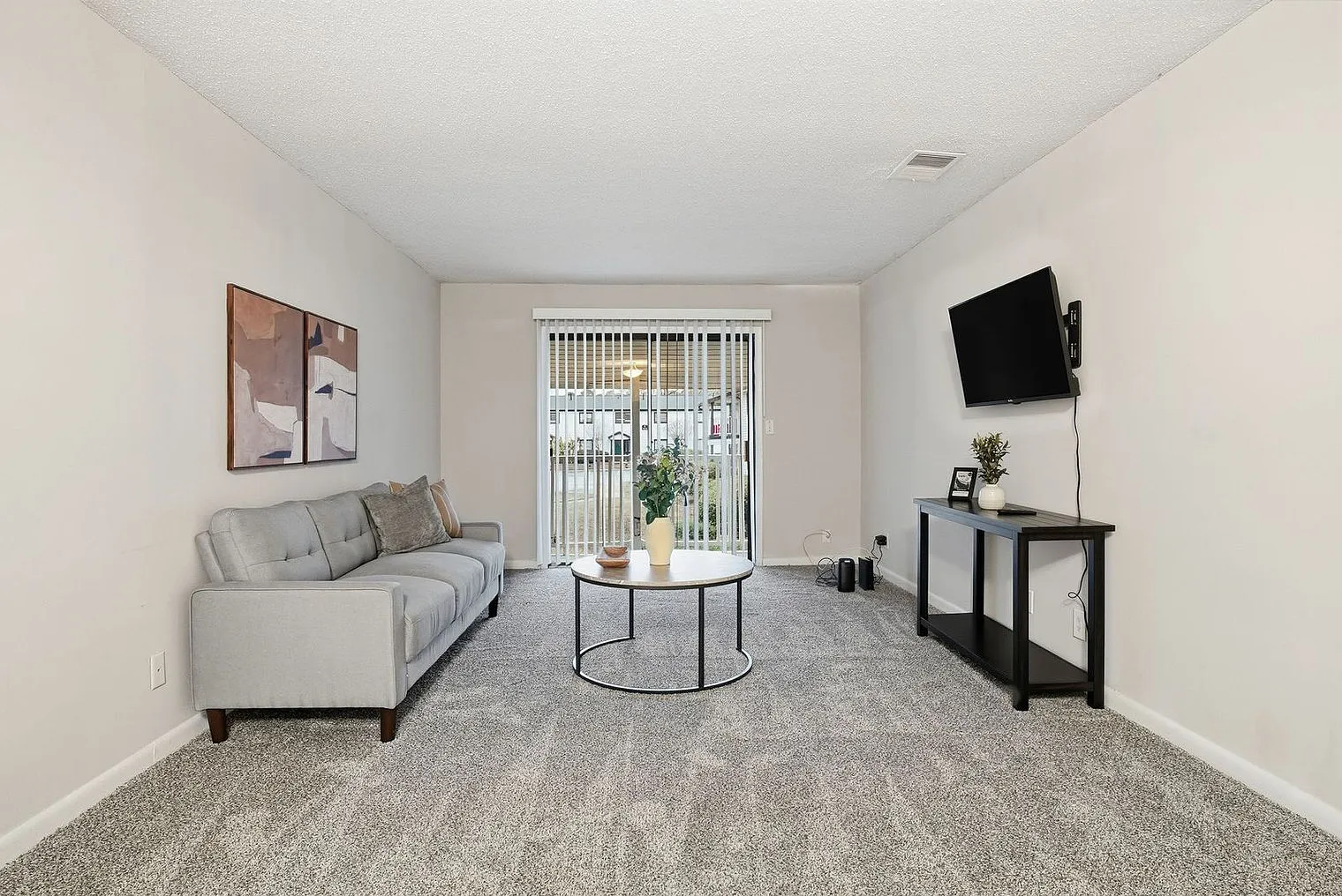 1 bed, 1.5 bath, 11194 sqft, $2,541 — Photo 2