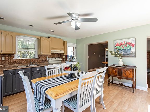 4th image of 76 Hershey Ln