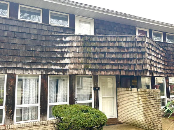 25 S Lakewood Gardens Ln, Madison, WI 53704