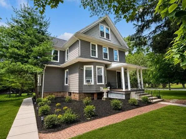 150 Tappan Rd, Harrington Park, NJ 07640