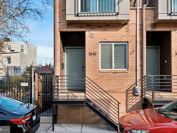 3rd image of 1841 E Oakdale St