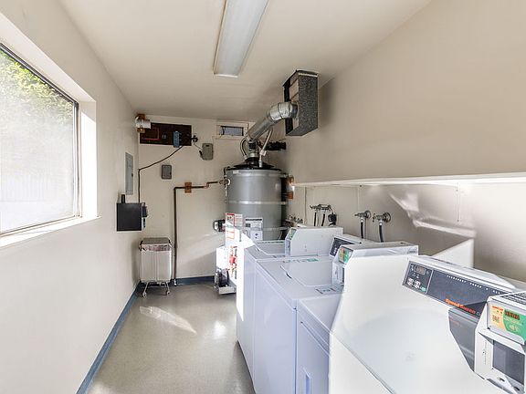 4th image of 2305 Monroe St #5385723