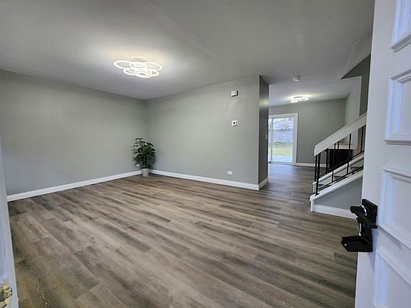 3rd image of 221 Blackhawk Pl