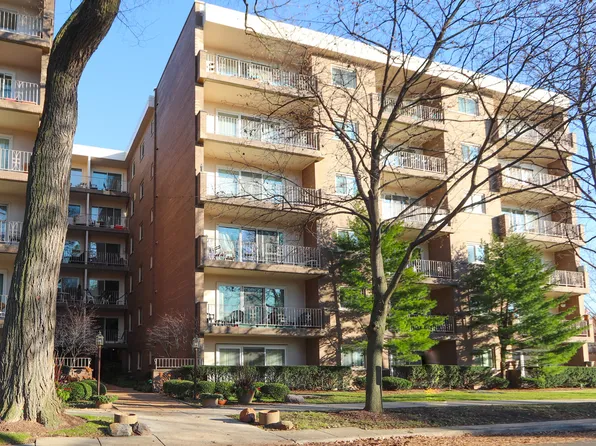 407 Ashland Ave APT 2G, River Forest, IL 60305