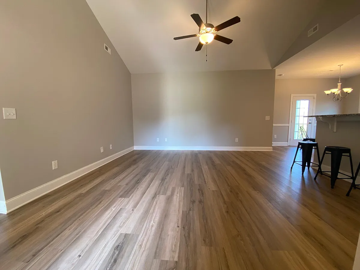 Building Photo - 2038 Sunflower Dr