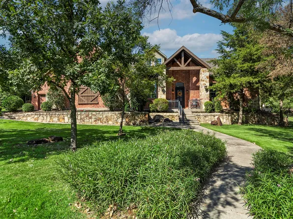 1900 Oak View Ct, Crossroads, TX 76227