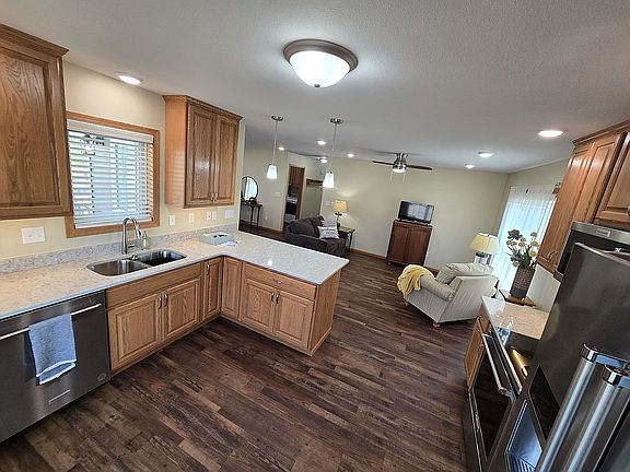 Kitchen- appliances stay!