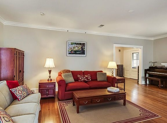 3rd image of 416 S Grove Ave