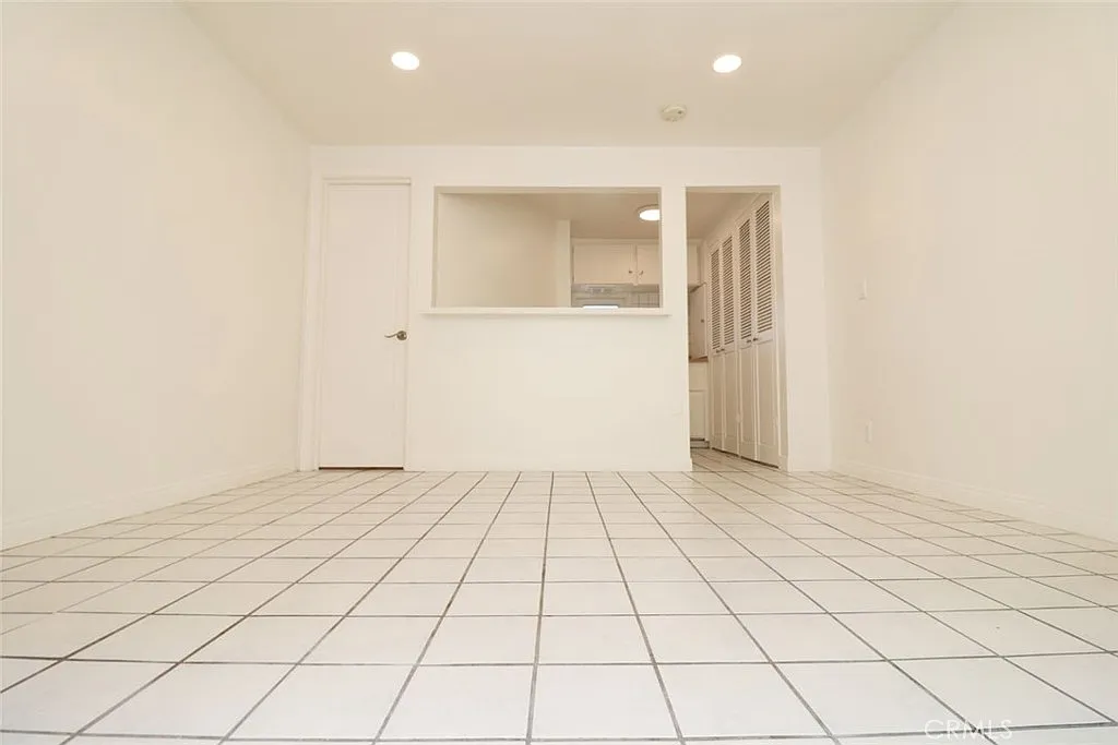 Studio, 200 sqft, $1,700 — Photo 2