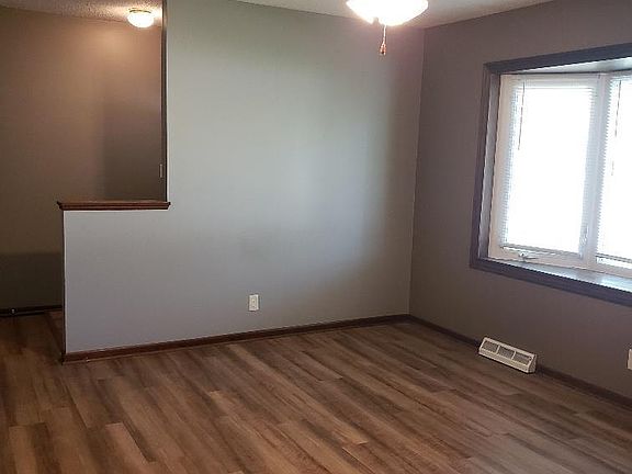 3rd image of 4811 Candlelight Dr