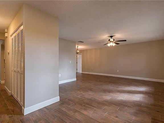 5th image of 2057 Country Meadows Ln