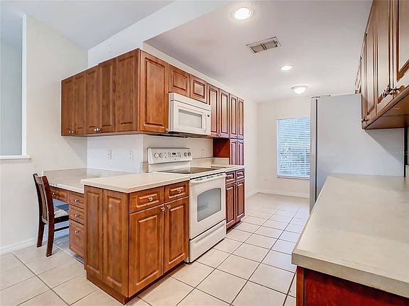 5th image of 5401 Admiral Way #3-201