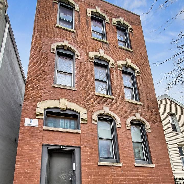 1st image of 819 S Carpenter St #1F