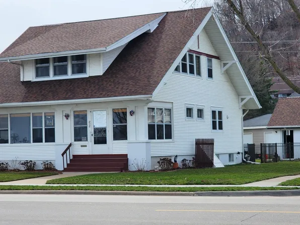 606 N Riverview St, Bellevue, IA 52031