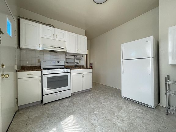 5th image of 254 Lawton Ave APT 1F