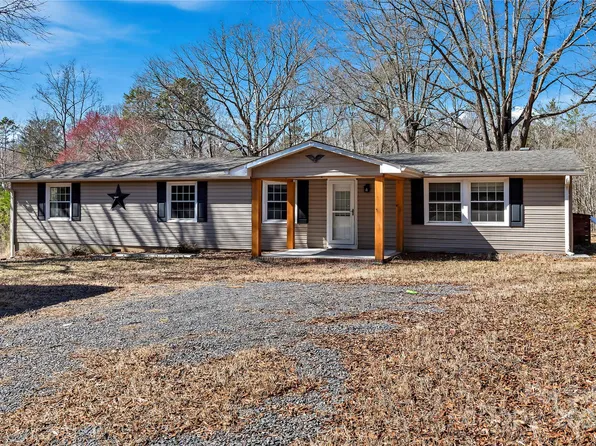 2729 Hampton Ln, East Bend, NC 27018