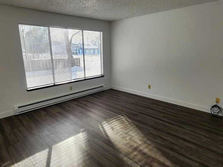 The Deer Park Apartments! — Photo 21