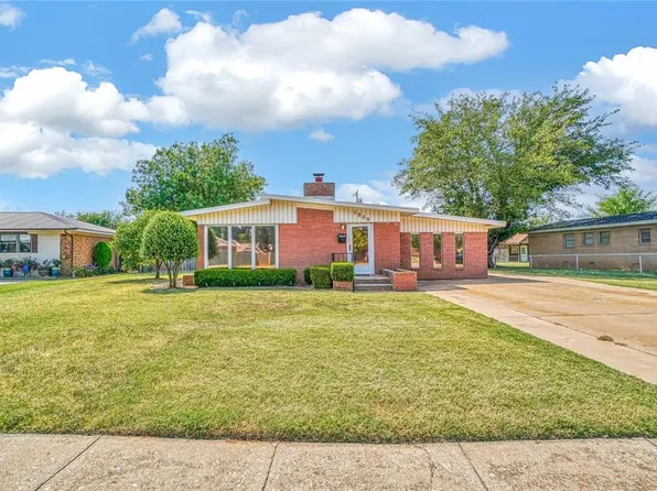 1909 N Flamingo Ln, Altus, OK 73521