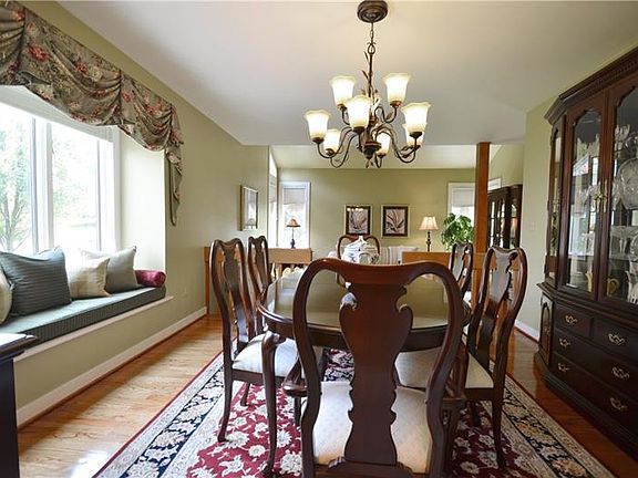 4th image of 128 Village Dr