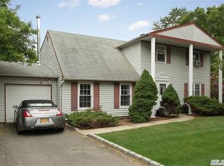 14 Ficus St, Port Jefferson Station, NY 11776