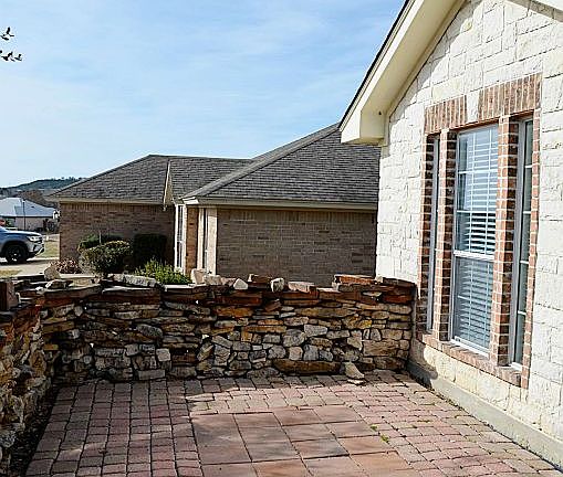 3rd image of 2105 Merle Dr