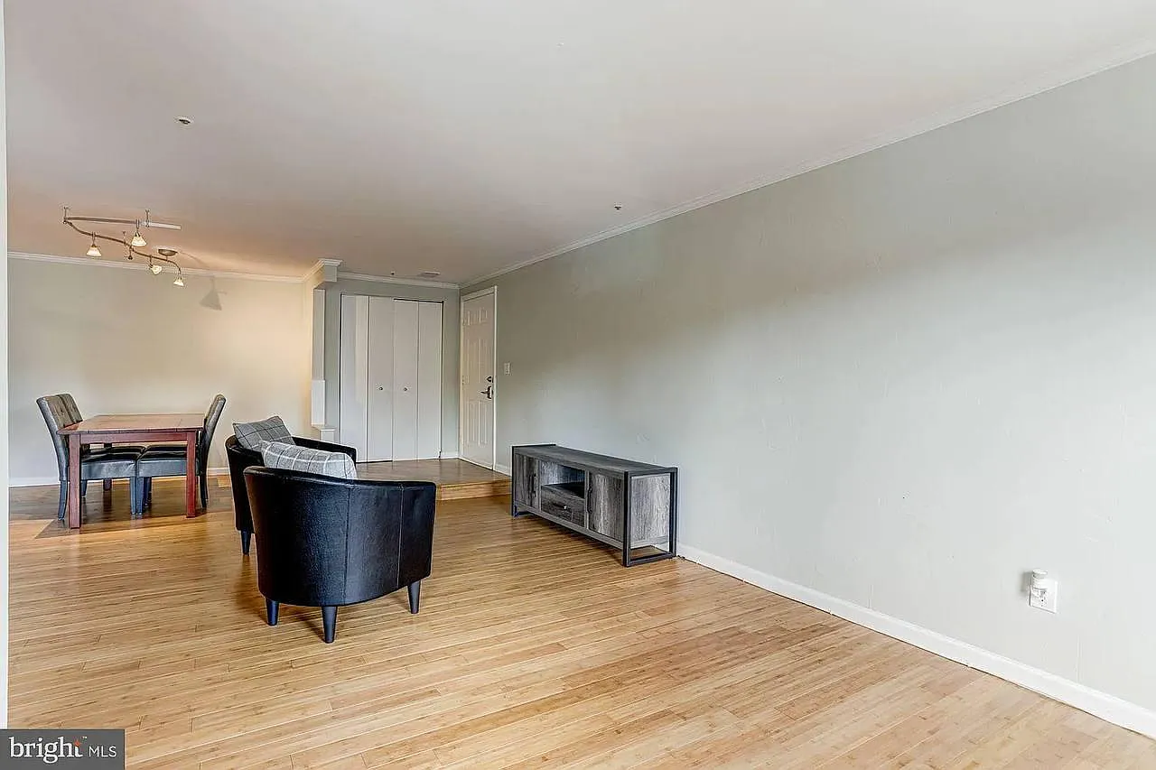 30 Hearthstone Ct — Photo 4
