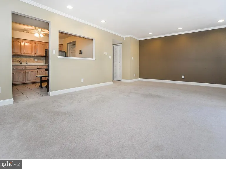 102 Hazelwood Ln — Photo 4